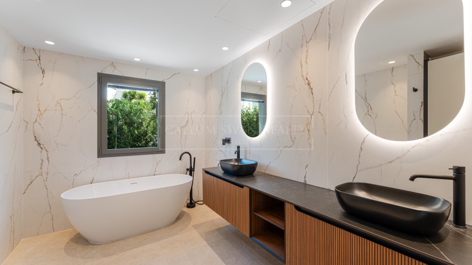 Nueva Andalucia, Maison contemporaine de cinq chambres à vendre à La Cerquilla, Nueva Andalucía
