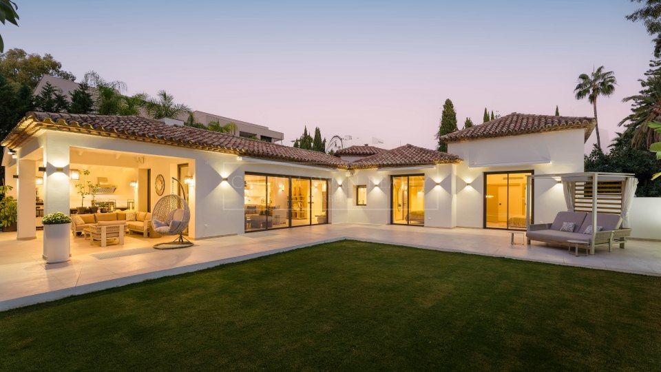 Nueva Andalucia, Maison contemporaine de cinq chambres à vendre à La Cerquilla, Nueva Andalucía