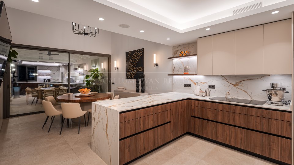 Nueva Andalucia, Maison contemporaine de cinq chambres à vendre à La Cerquilla, Nueva Andalucía