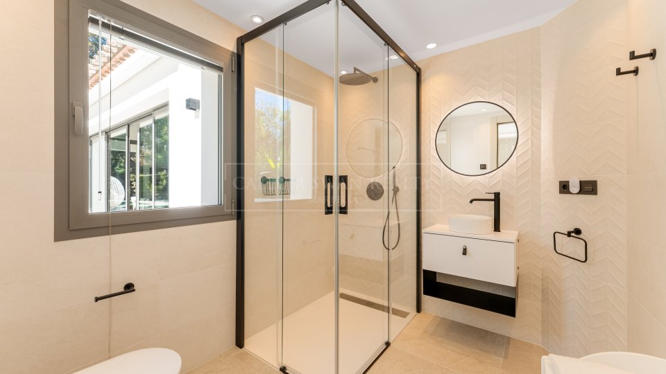 Nueva Andalucia, Maison contemporaine de cinq chambres à vendre à La Cerquilla, Nueva Andalucía