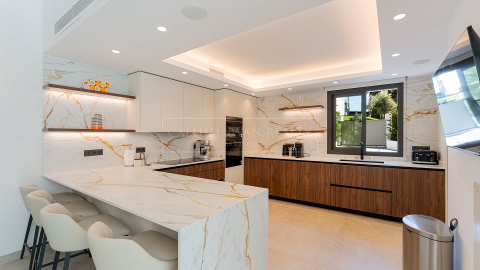 Nueva Andalucia, Maison contemporaine de cinq chambres à vendre à La Cerquilla, Nueva Andalucía