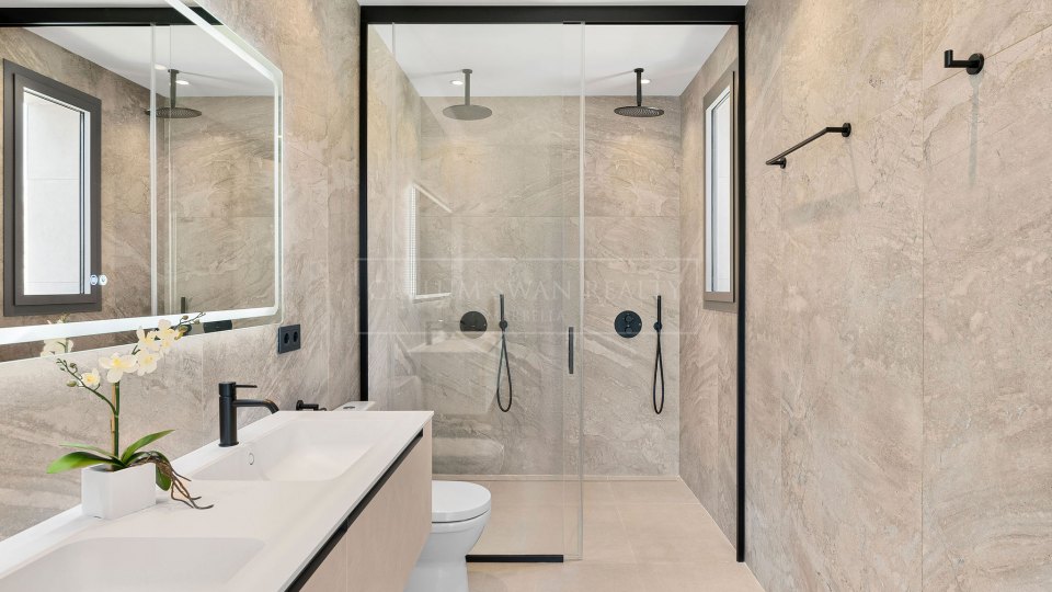Nueva Andalucia, Modern Golfside Villa for Sale in La Cerquilla, Nueva Andalucía