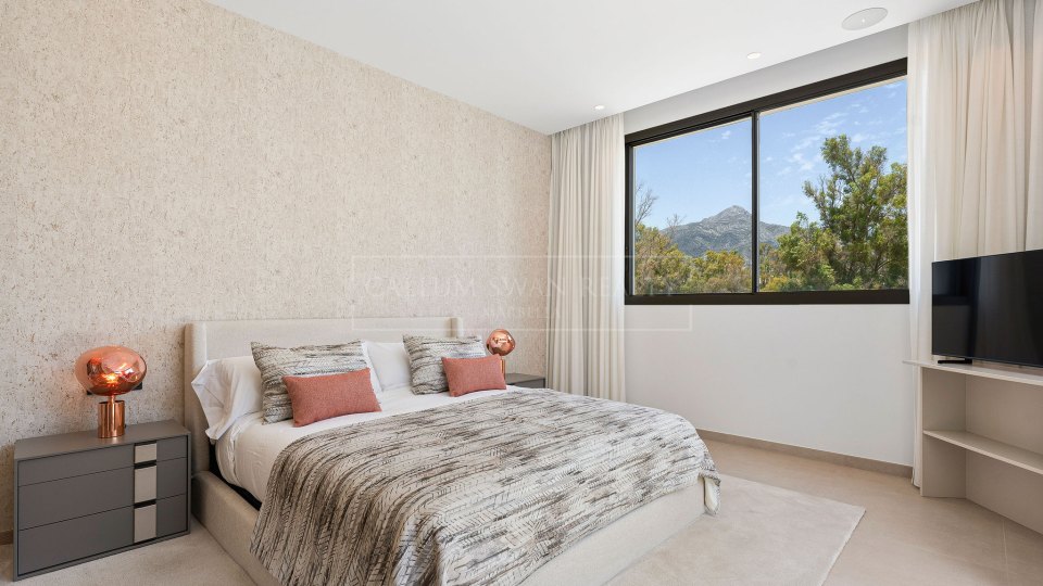 Nueva Andalucia, Modern Golfside Villa for Sale in La Cerquilla, Nueva Andalucía