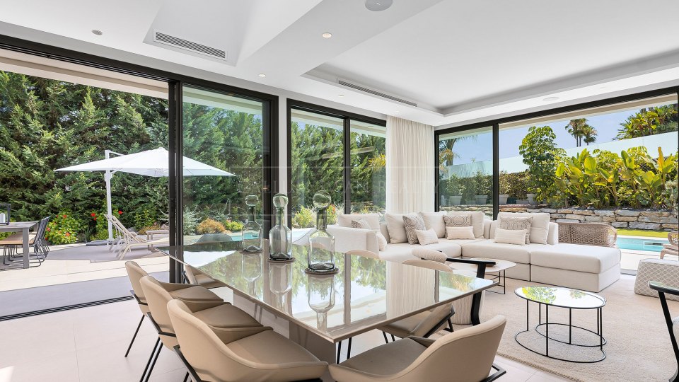 Nueva Andalucia, Modern Golfside Villa for Sale in La Cerquilla, Nueva Andalucía