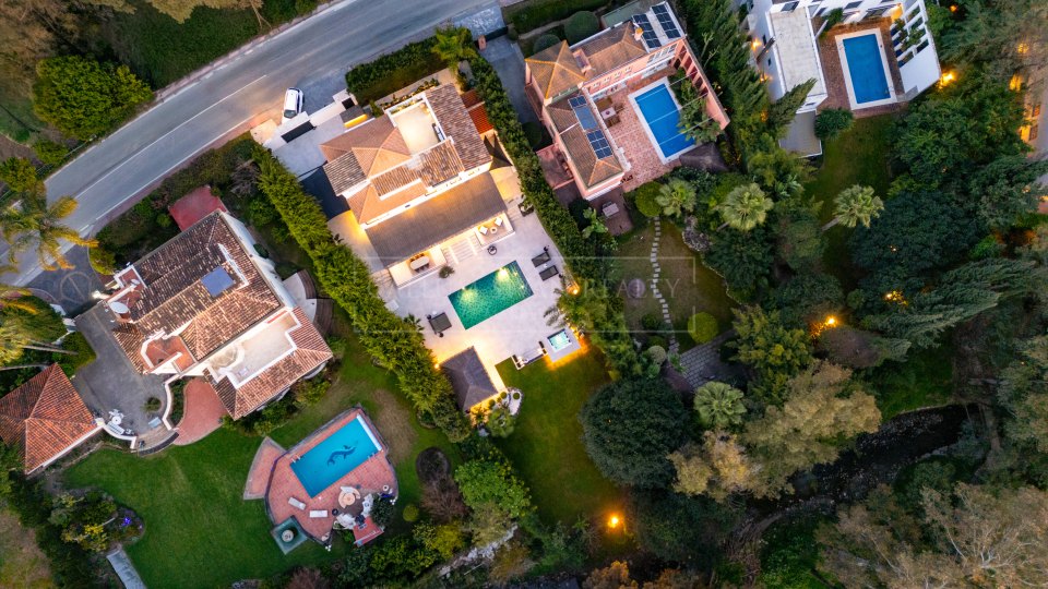 Nueva Andalucia, Villa rénovée de cinq chambres dans la Vallée du Golf de Nueva Andalucía