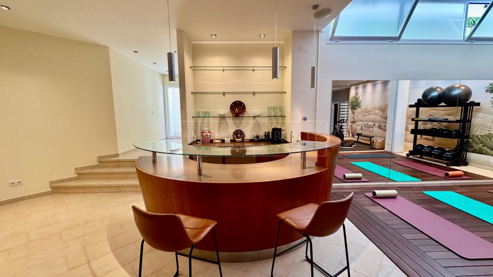 Benahavis, Marbella Luxury Villa Rental with Sea Views and Spa