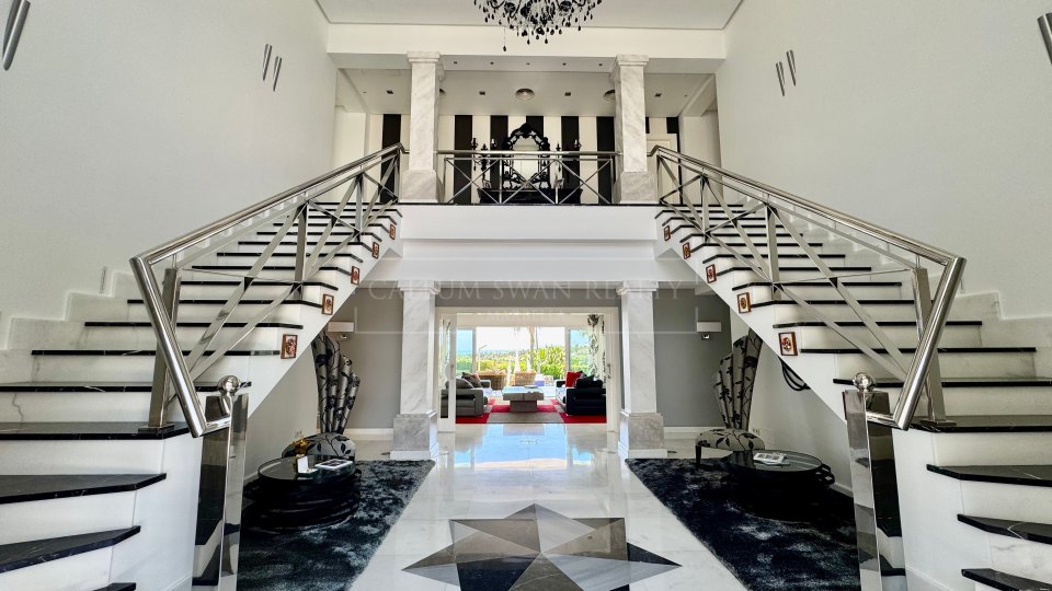 Benahavis, Marbella Luxury Villa Rental with Sea Views and Spa