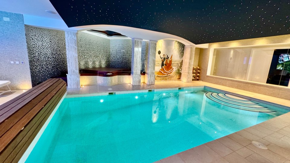 Benahavis, Marbella Luxury Villa Rental with Sea Views and Spa