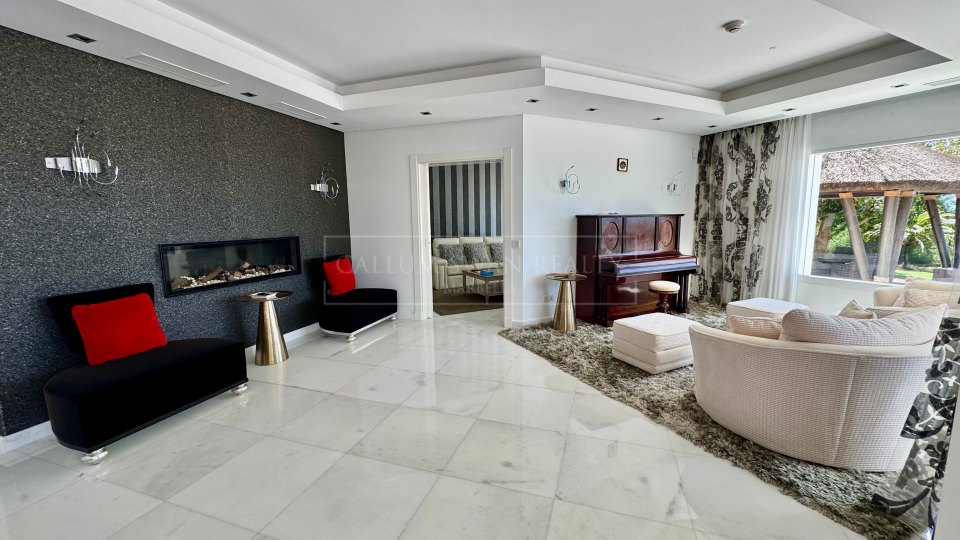 Benahavis, Marbella Luxury Villa Rental with Sea Views and Spa
