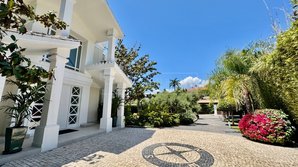 Benahavis, Marbella Luxury Villa Rental with Sea Views and Spa