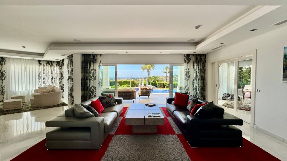 Benahavis, Marbella Luxury Villa Rental with Sea Views and Spa