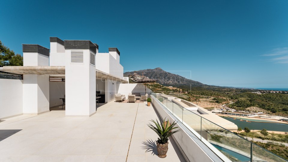 Benahavis, Duplex Penthouse with Panoramic Views in Real de la Quinta, Benahavís