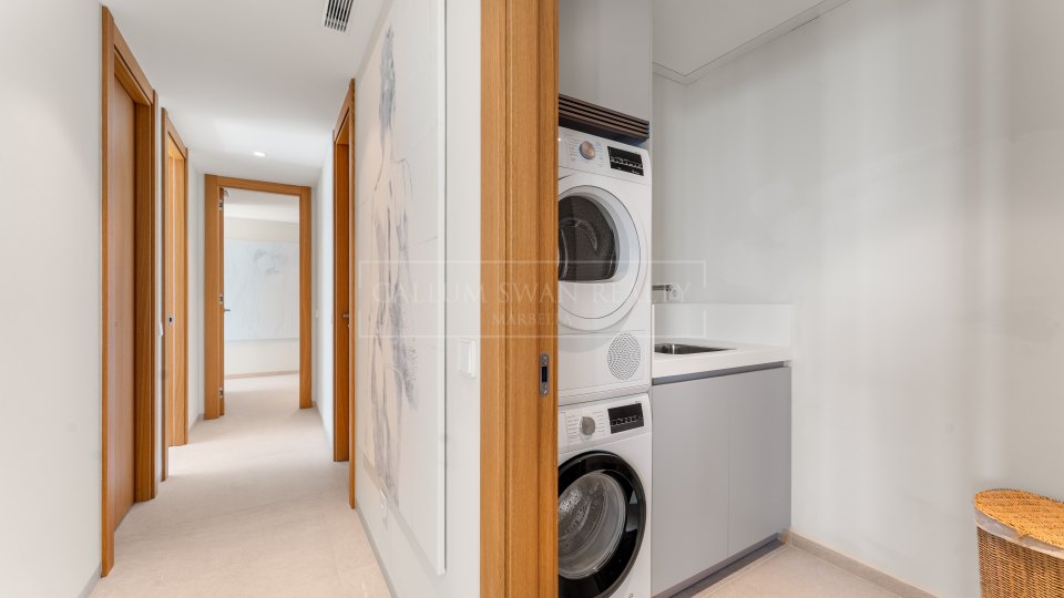 Benahavis, Duplex Penthouse with Panoramic Views in Real de la Quinta, Benahavís