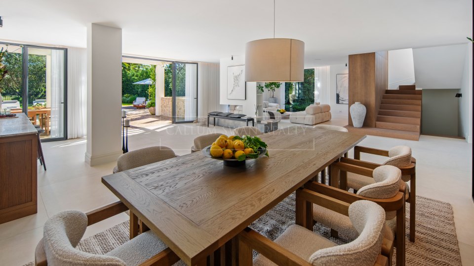 Nueva Andalucia, Villa de golf en primera línea con spa y cine en venta en Las Brisas, Nueva Andalucía