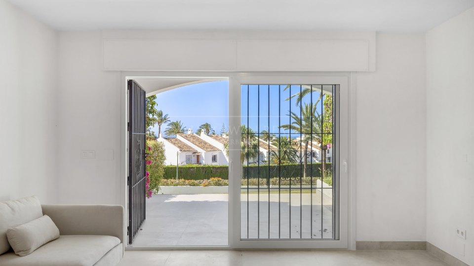 Nueva Andalucia, Appartement rénové en rez-de-chaussée avec accès au jardin à Malambo, Nueva Andalucía