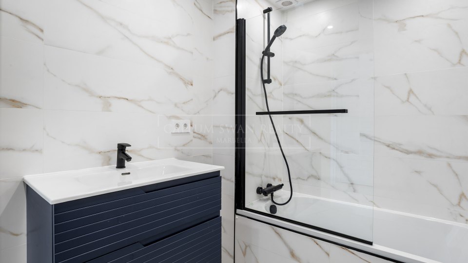 Nueva Andalucia, Appartement rénové en rez-de-chaussée avec accès au jardin à Malambo, Nueva Andalucía