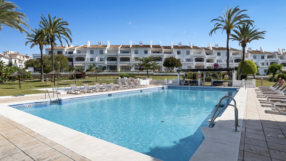 Nueva Andalucia, Appartement rénové en rez-de-chaussée avec accès au jardin à Malambo, Nueva Andalucía