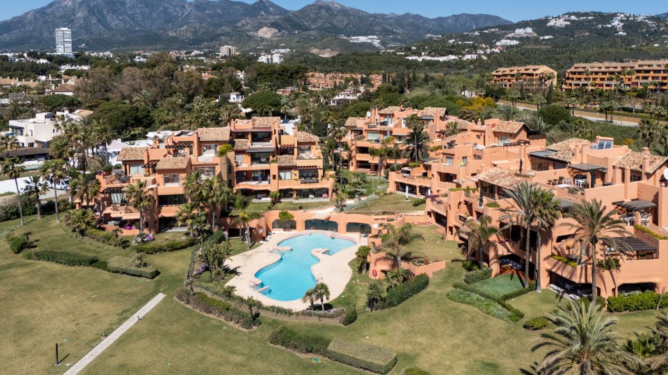 Marbella East, Spacious Beachfront Duplex Penthouse with Sea Views for Sale in La Morera, East Marbella