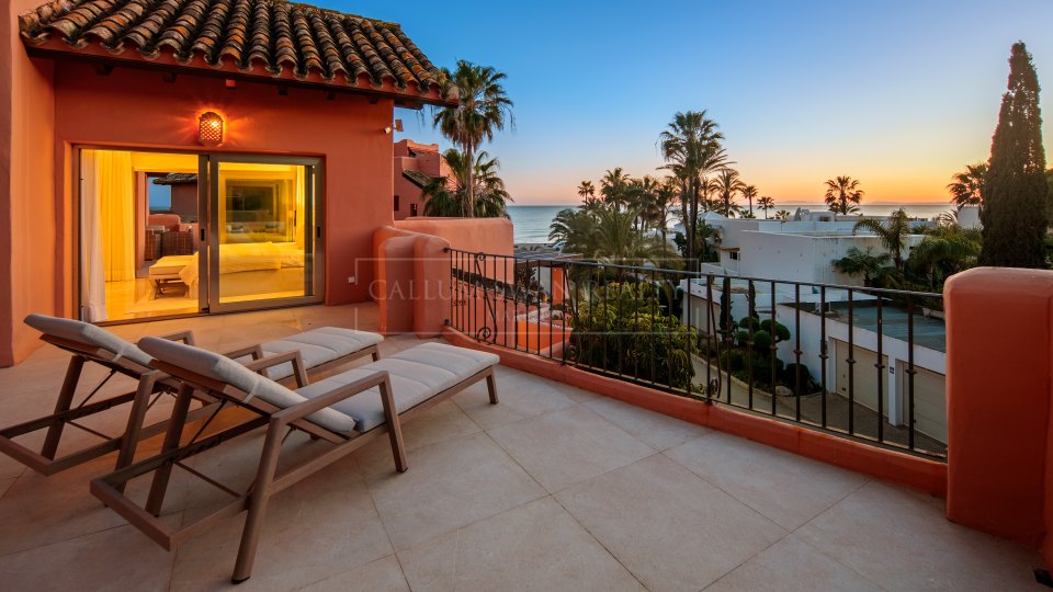 Marbella East, Spacious Beachfront Duplex Penthouse with Sea Views for Sale in La Morera, East Marbella