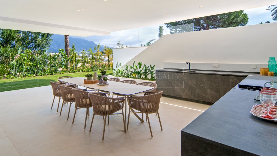 Nueva Andalucia, Villa en bordure de golf à vendre à Nueva Andalucía avec spa et espaces de divertissement