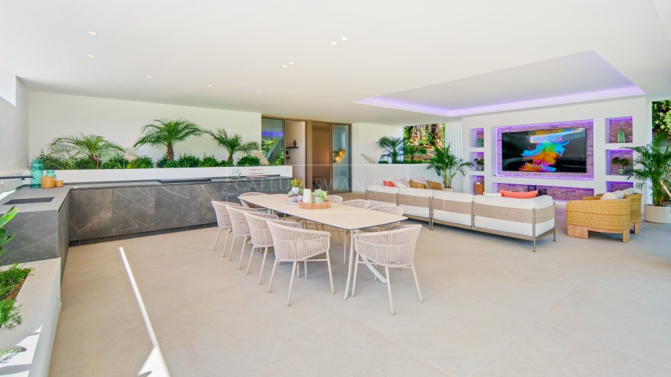 Nueva Andalucia, Villa en bordure de golf à vendre à Nueva Andalucía avec spa et espaces de divertissement