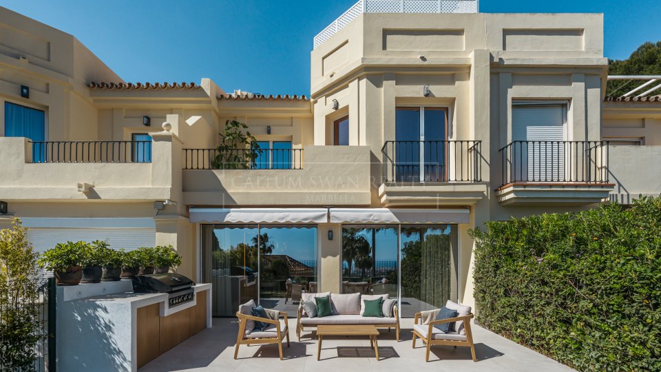 Benahavis, Renovated Townhouse with Sea Views in La Quinta Hills, Benahavís