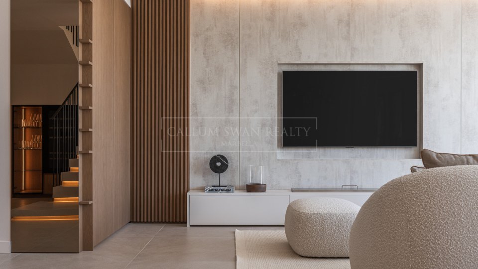 Benahavis, Renovated Townhouse with Sea Views in La Quinta Hills, Benahavís