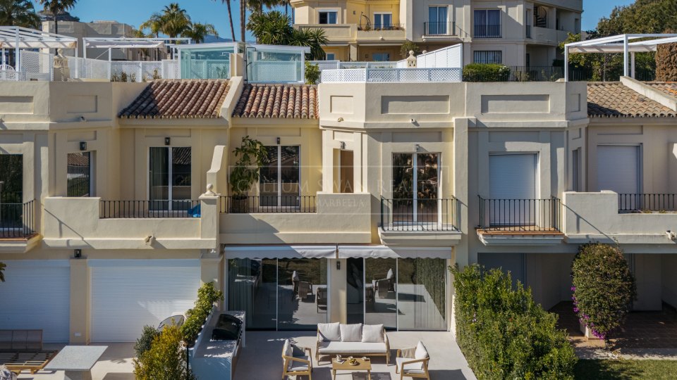 Benahavis, Renovated Townhouse with Sea Views in La Quinta Hills, Benahavís