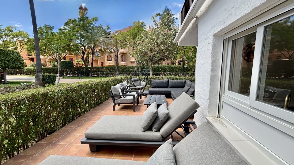 San Pedro de Alcantara, Appartement en rez-de-jardin en bord de mer à louer longue durée