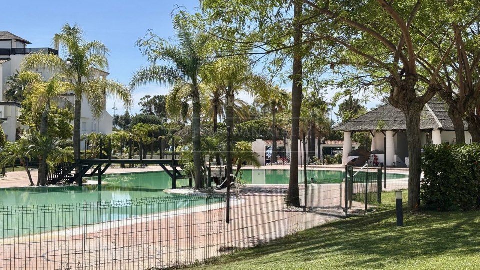 San Pedro de Alcantara, Appartement en rez-de-jardin en bord de mer à louer longue durée