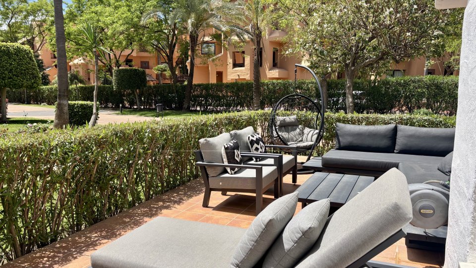 San Pedro de Alcantara, Appartement en rez-de-jardin en bord de mer à louer longue durée