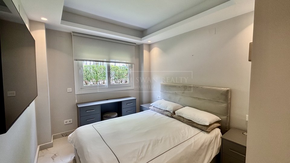 San Pedro de Alcantara, Appartement en rez-de-jardin en bord de mer à louer longue durée