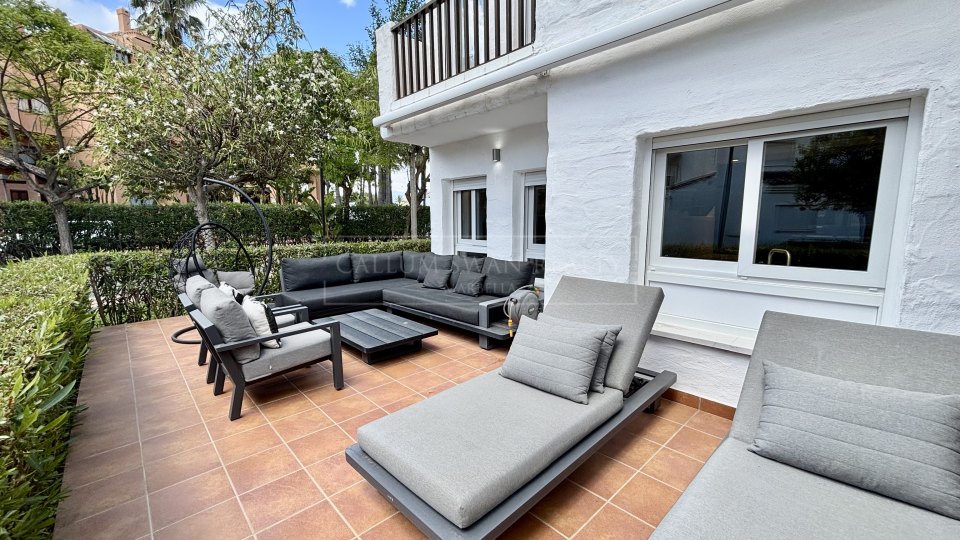 San Pedro de Alcantara, Appartement en rez-de-jardin en bord de mer à louer longue durée