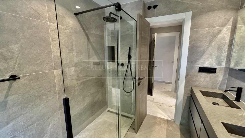 San Pedro de Alcantara, Appartement en rez-de-jardin en bord de mer à louer longue durée