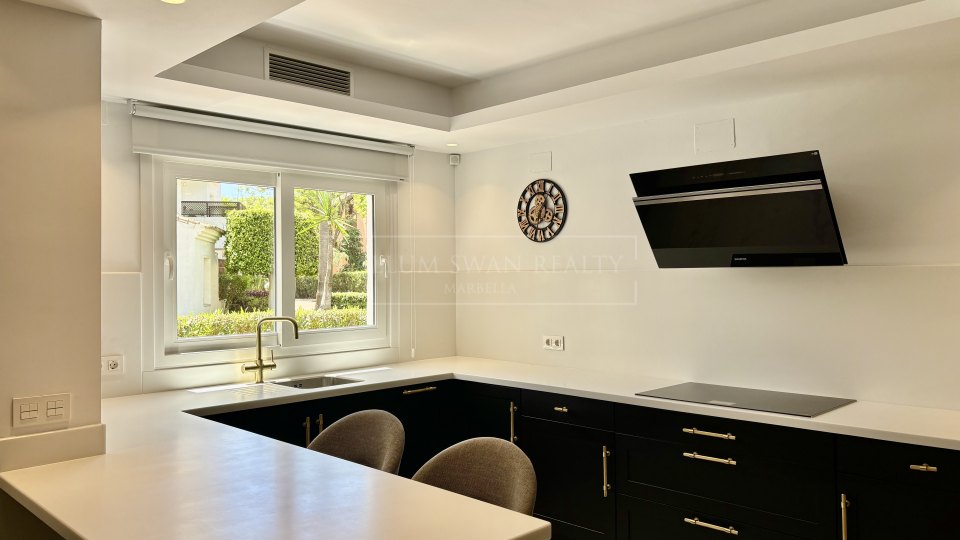 San Pedro de Alcantara, Appartement en rez-de-jardin en bord de mer à louer longue durée