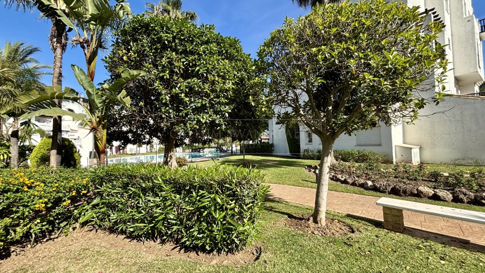 San Pedro de Alcantara, Appartement en rez-de-jardin en bord de mer à louer longue durée