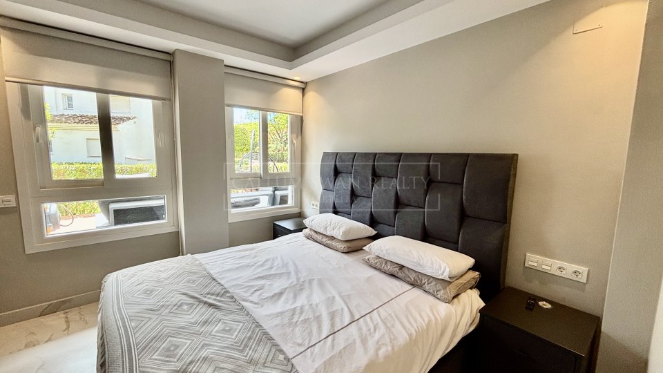 San Pedro de Alcantara, Appartement en rez-de-jardin en bord de mer à louer longue durée