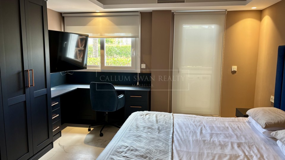 San Pedro de Alcantara, Appartement en rez-de-jardin en bord de mer à louer longue durée