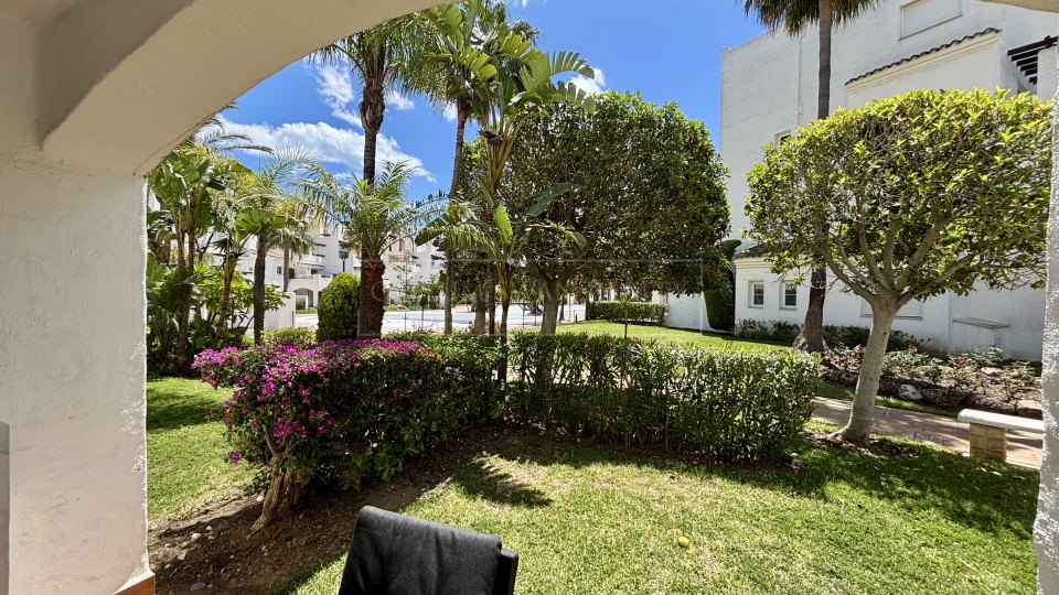 San Pedro de Alcantara, Appartement en rez-de-jardin en bord de mer à louer longue durée