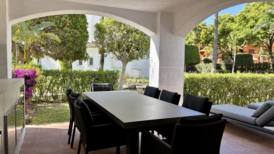 San Pedro de Alcantara, Appartement en rez-de-jardin en bord de mer à louer longue durée