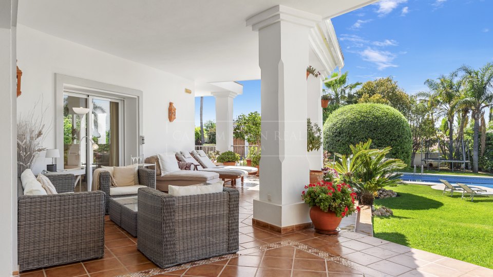 Benahavis, Villa de style andalou avec vue sur la mer à vendre à Paraíso Alto, Benahavís