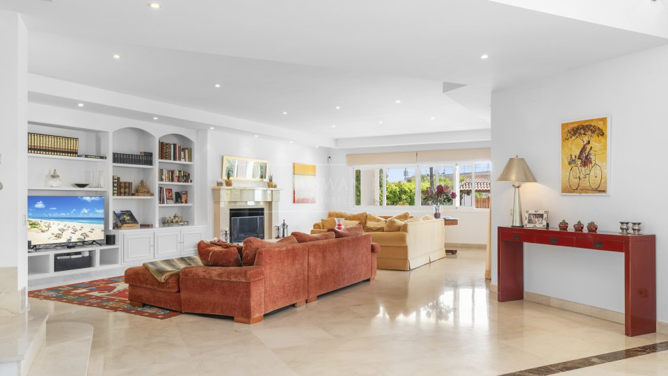 Benahavis, Villa de style andalou avec vue sur la mer à vendre à Paraíso Alto, Benahavís