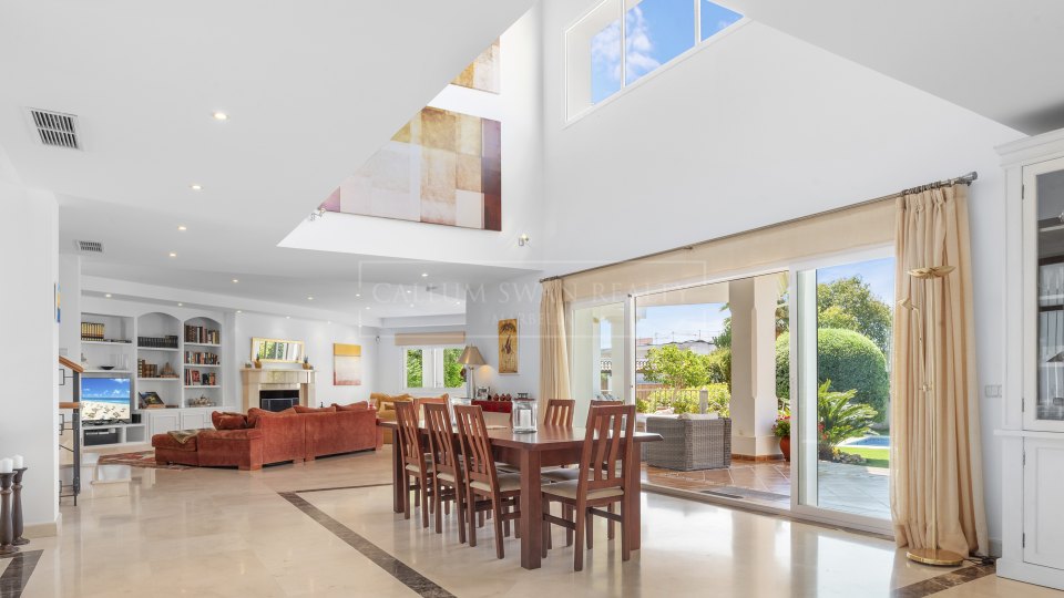 Benahavis, Villa de style andalou avec vue sur la mer à vendre à Paraíso Alto, Benahavís