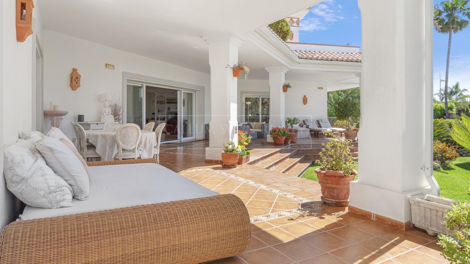 Benahavis, Villa de style andalou avec vue sur la mer à vendre à Paraíso Alto, Benahavís