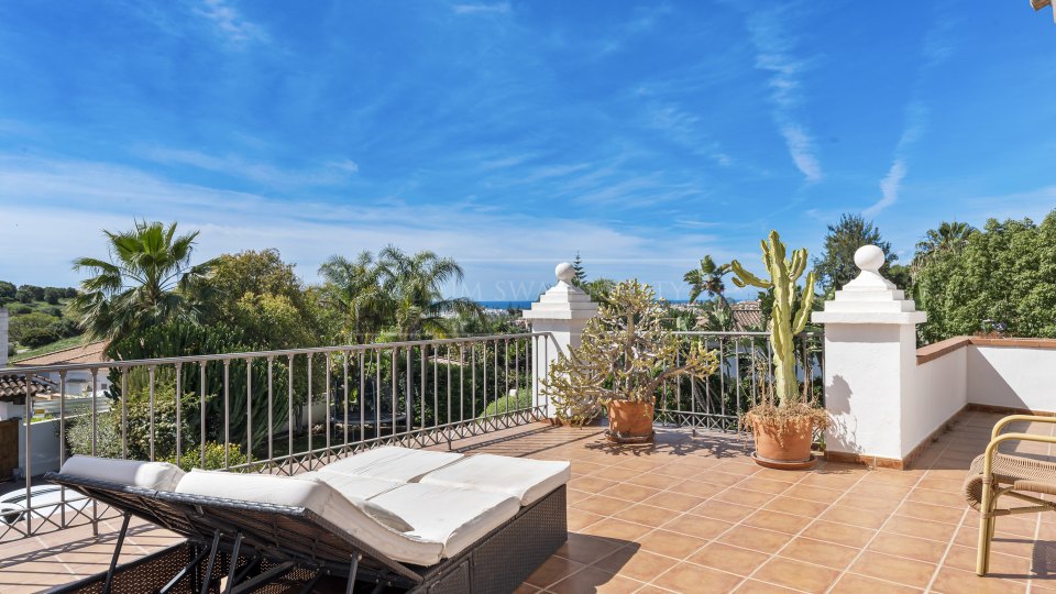 Benahavis, Villa de style andalou avec vue sur la mer à vendre à Paraíso Alto, Benahavís
