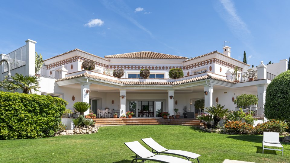 Benahavis, Villa de style andalou avec vue sur la mer à vendre à Paraíso Alto, Benahavís