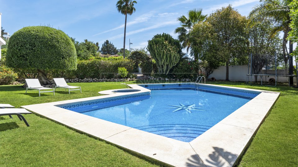 Benahavis, Villa de style andalou avec vue sur la mer à vendre à Paraíso Alto, Benahavís