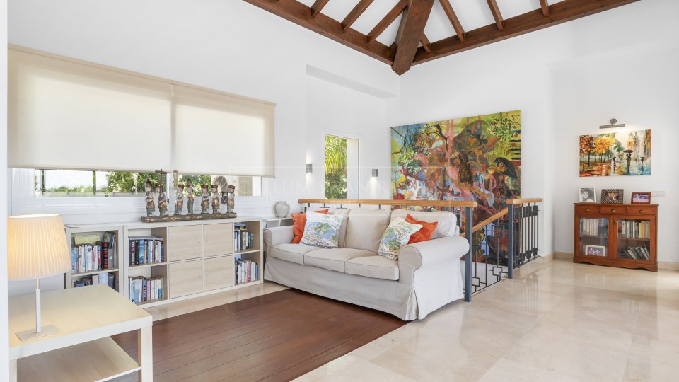Benahavis, Villa de style andalou avec vue sur la mer à vendre à Paraíso Alto, Benahavís