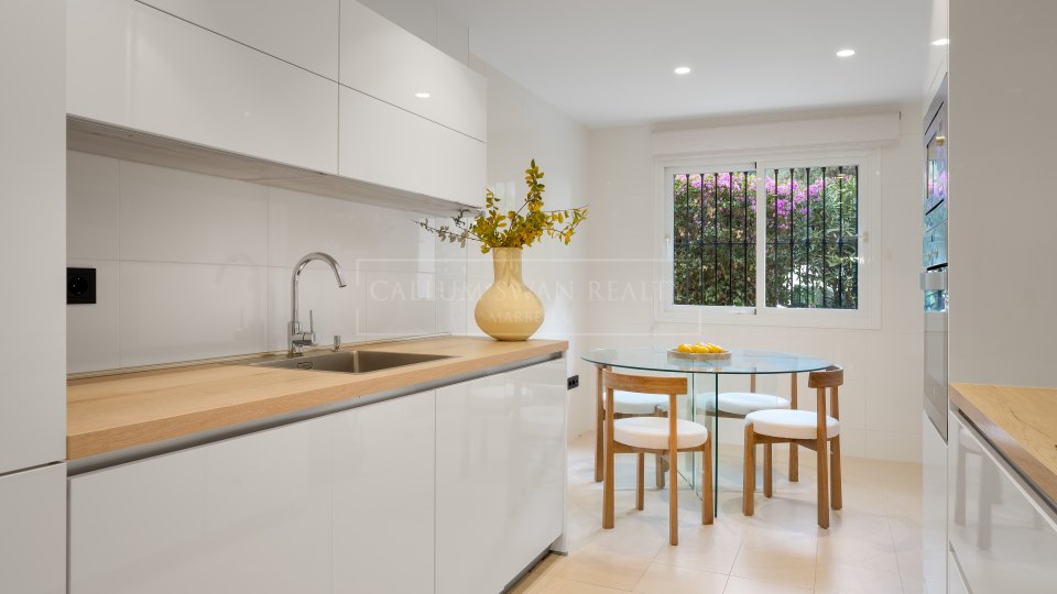 Marbella Golden Mile, Ground Floor Apartment in Sierra Blanca on Marbella’s Golden Mile with Private Garden Terrace
