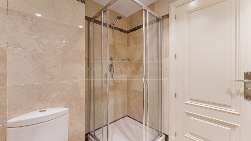 Marbella Golden Mile, Ground Floor Apartment in Sierra Blanca on Marbella’s Golden Mile with Private Garden Terrace